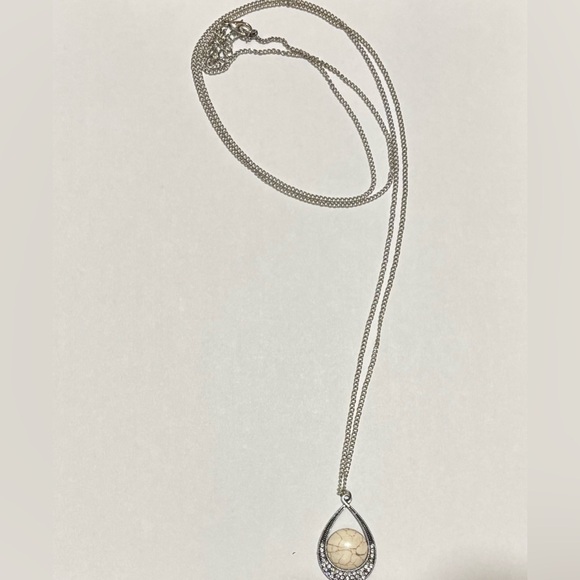 Jewelry - Silver crystal and stone tear drop pendant necklace